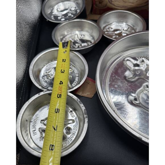 1939 Bake King Rudolph Red Nosed Reindeer 8-Piece Cake & Mold Set Complete Set - Picture 11 of 12